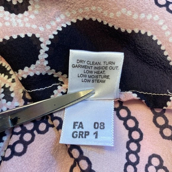 ST.JOHN, Women’s Paisley sleeveless top, Size:Medium, Color: Mauve and Black - Picture 8 of 8